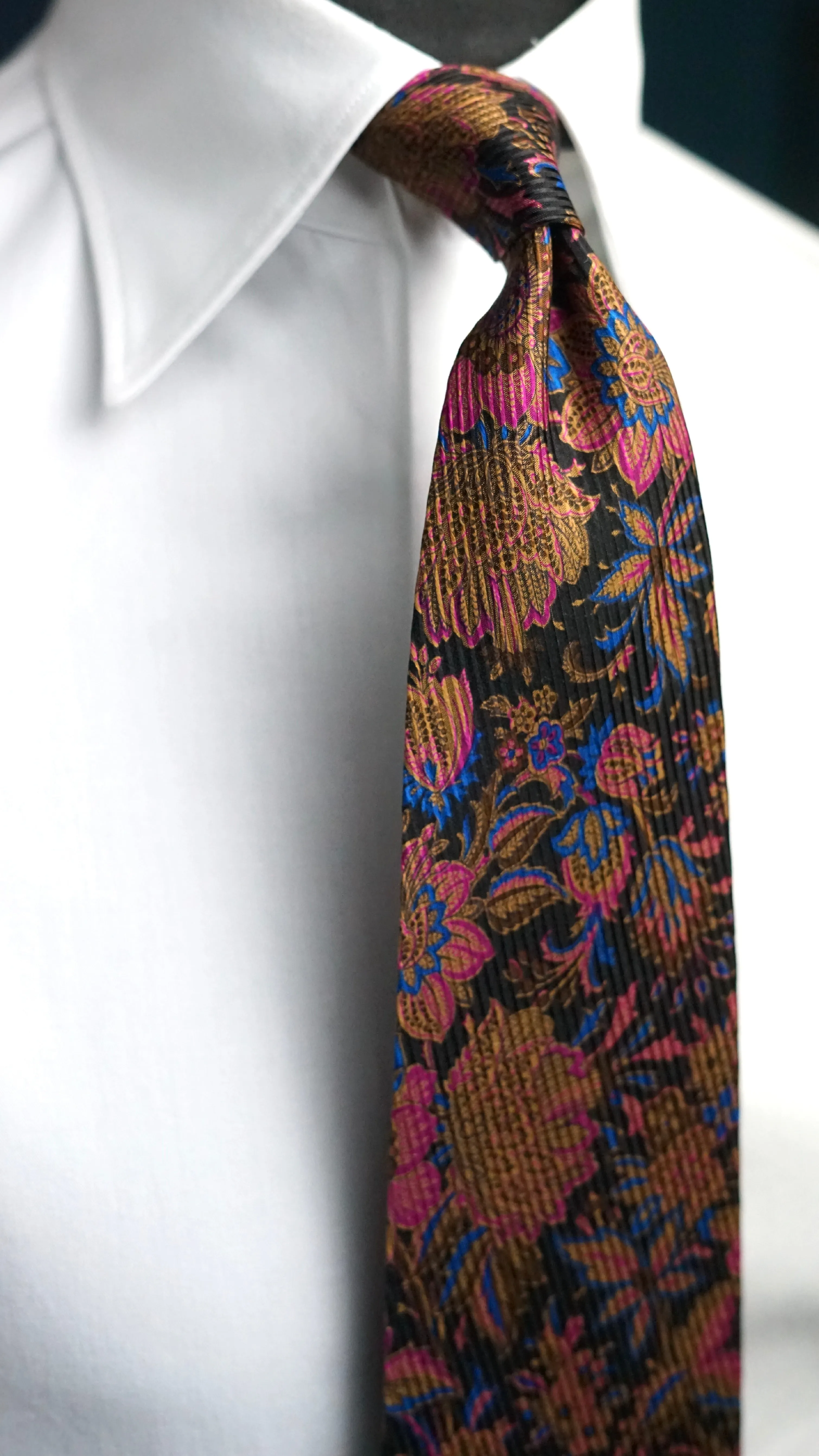 Carola Vintage Tie