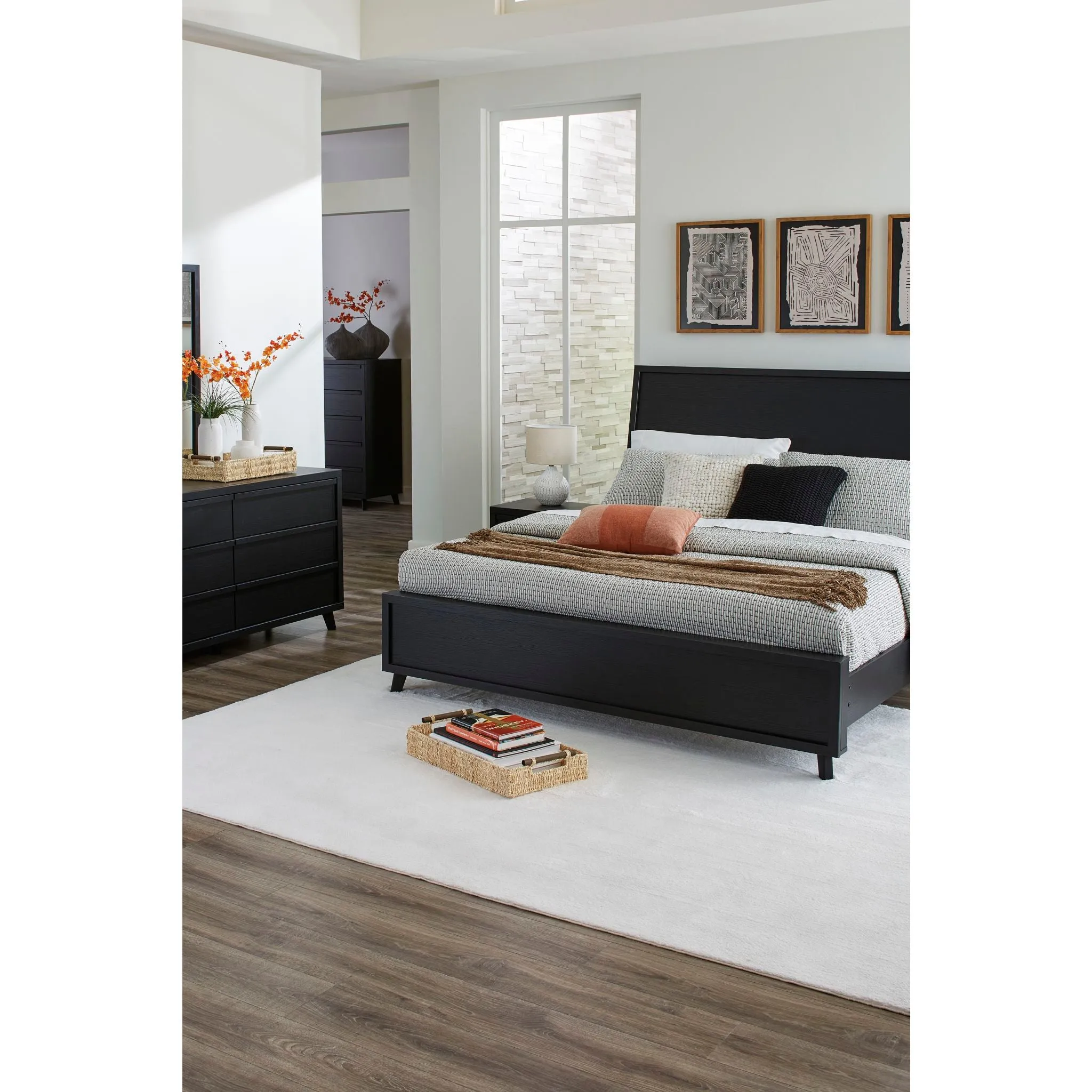 Danziar 5 Piece Platform Bedroom